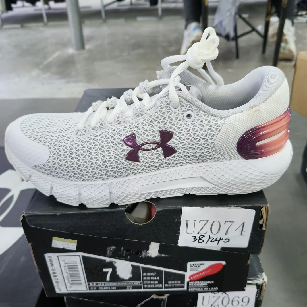 断码运动鞋-安德玛-UZ074