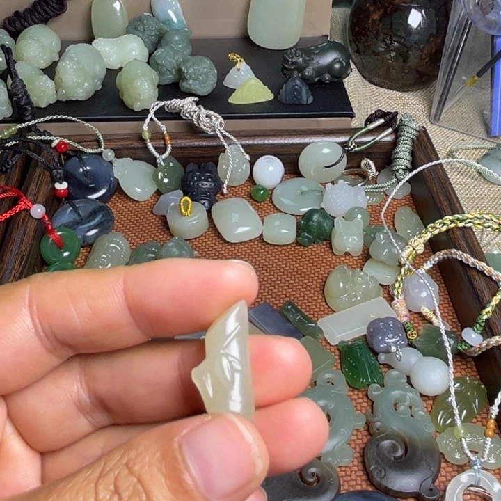 和田玉未镶嵌颈饰