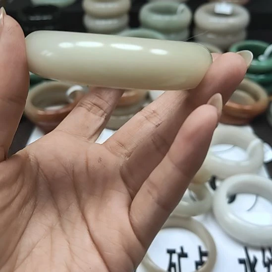慕***雪合金手镯石英质玉