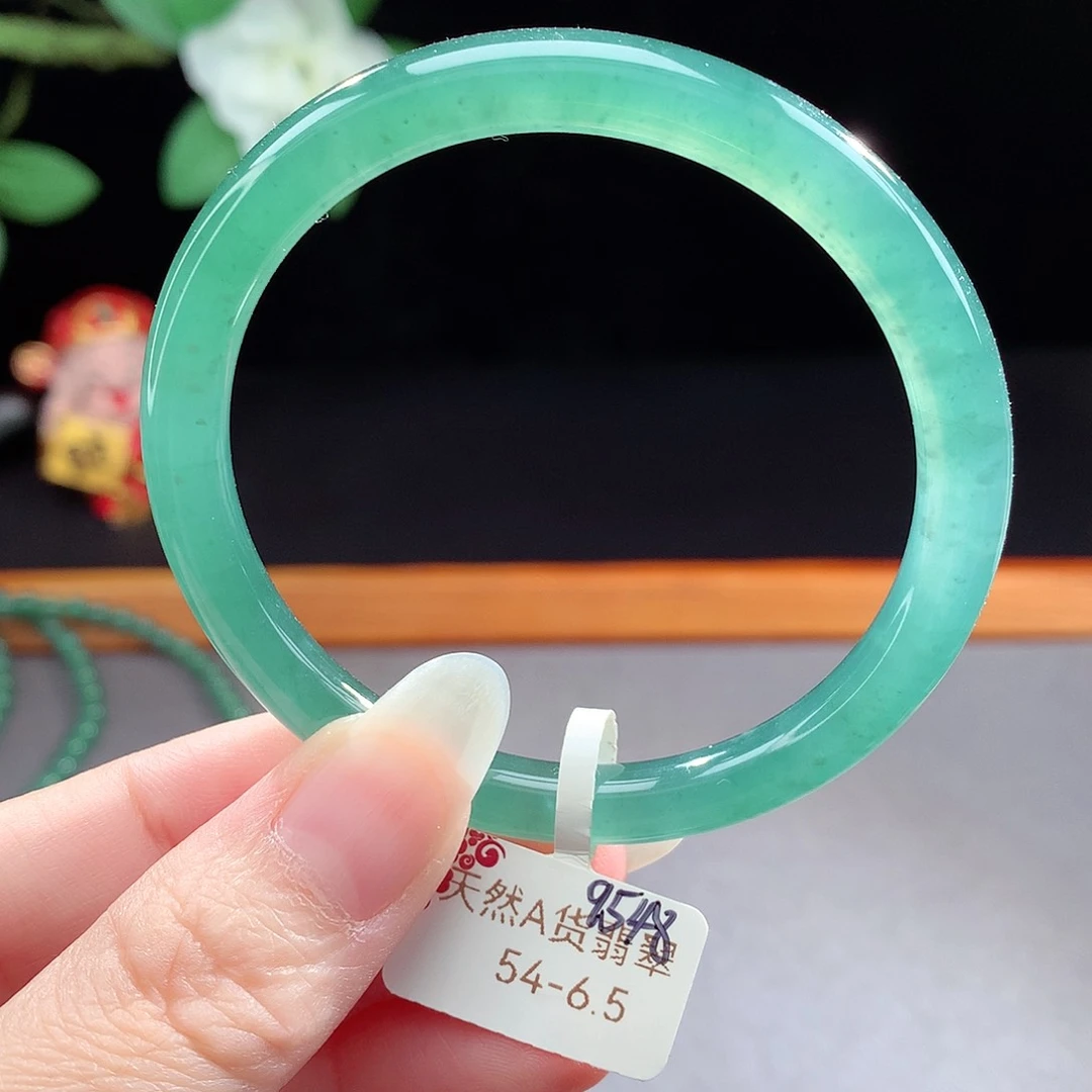 未镶嵌手镯（圆镯）翡翠