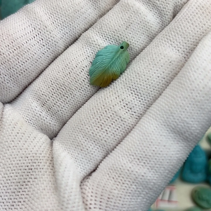 绿松石未镶嵌挂件