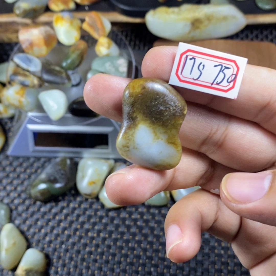 和田玉（糖玉）未镶嵌挂件