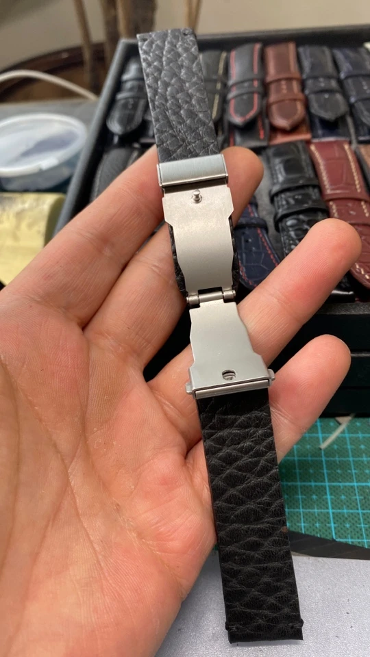 真皮手表带男女通用荔枝纹设计舒适耐用多尺寸可选