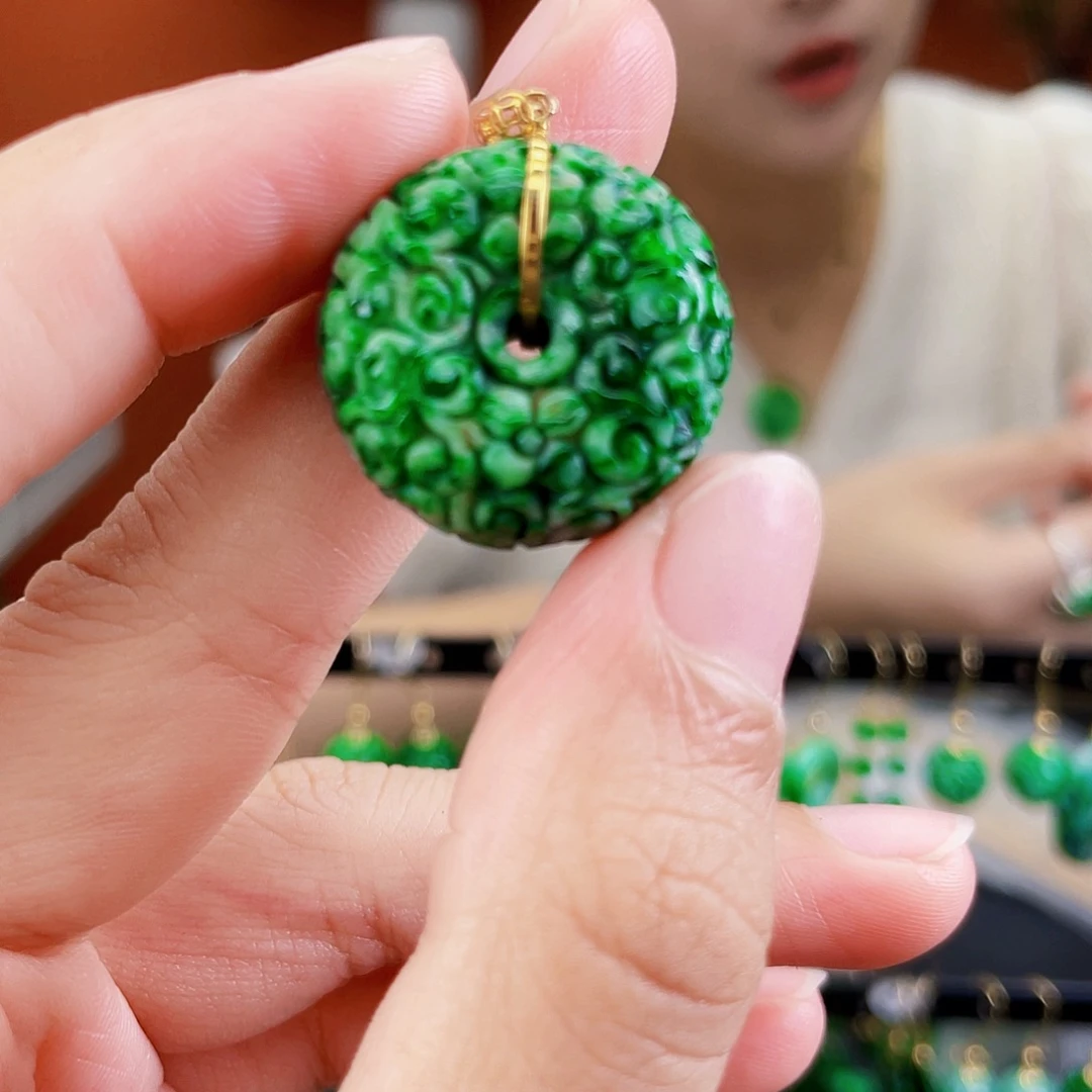 翡翠18K金镶嵌耳饰