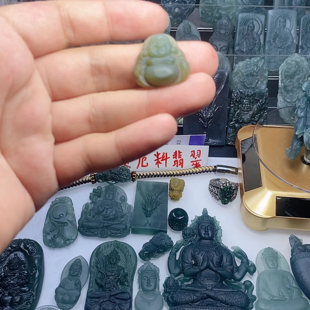 定制翡翠未镶嵌佛