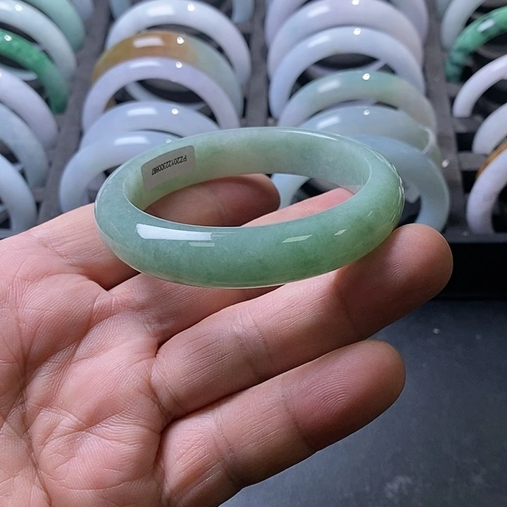 翡翠未镶嵌手镯5、正