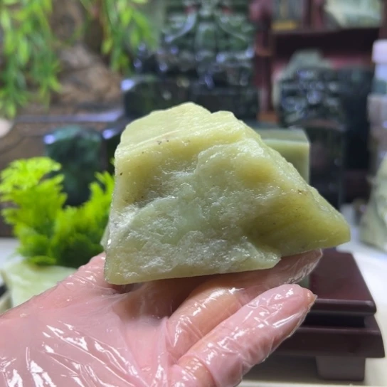 黑***灰和田玉（黄玉）未镶嵌颈饰