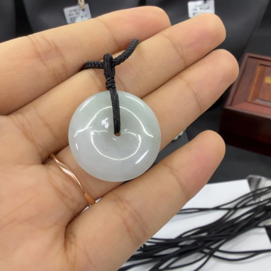 翡翠未镶嵌颈饰平安扣