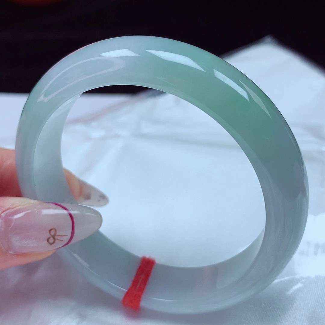 翡翠手镯未镶嵌56圈