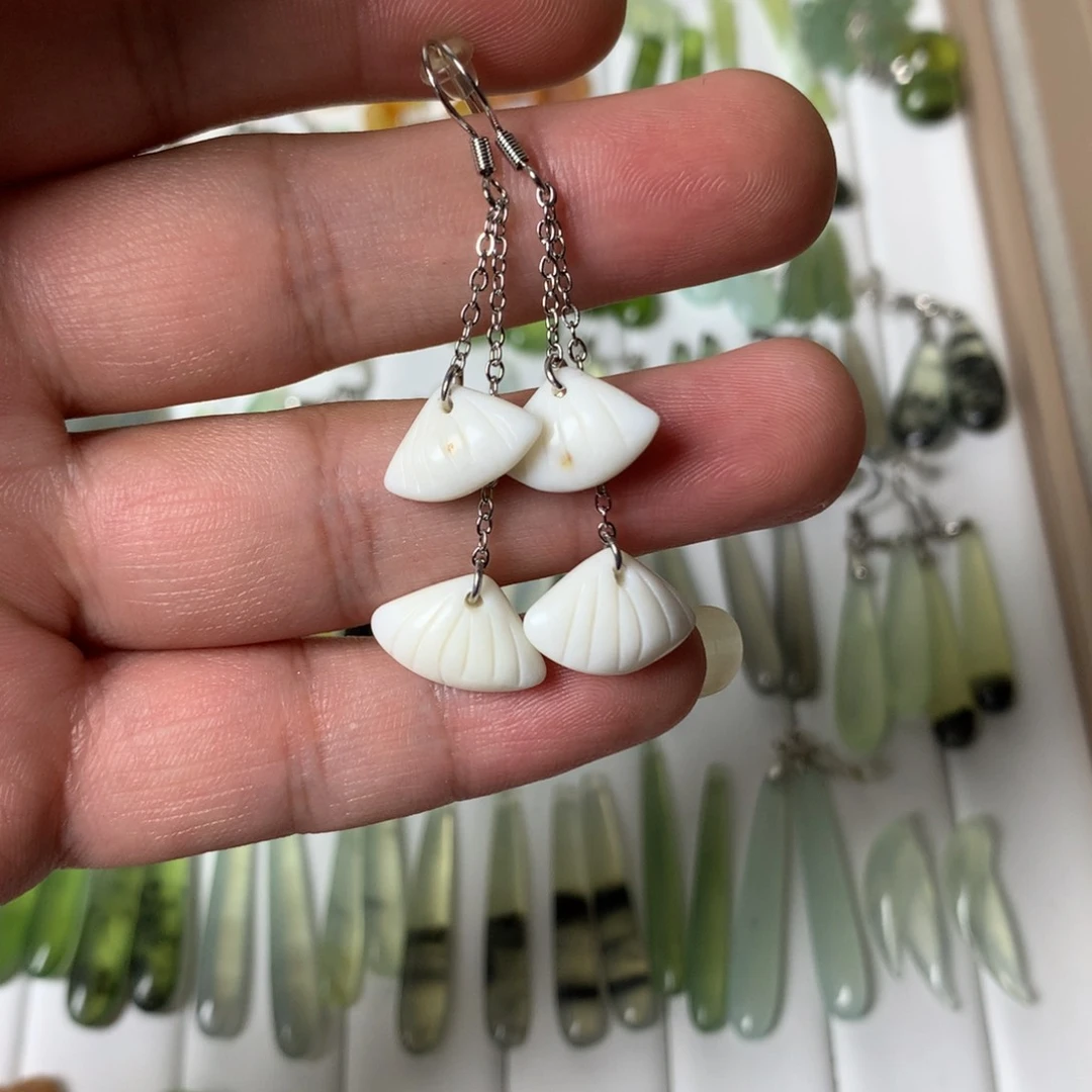 蛇纹石玉耳饰未镶嵌