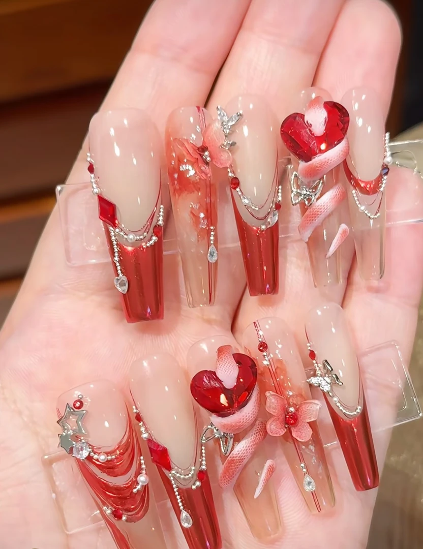 高级感蛇抱钻红色新年显白气质裸色穿戴甲婚甲限定手工美甲贴片