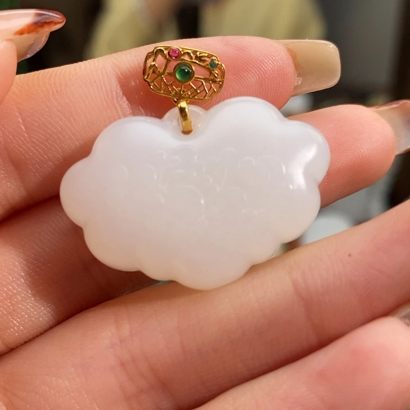 【闪购商品】吊坠(赠链)18K金镶嵌和田玉