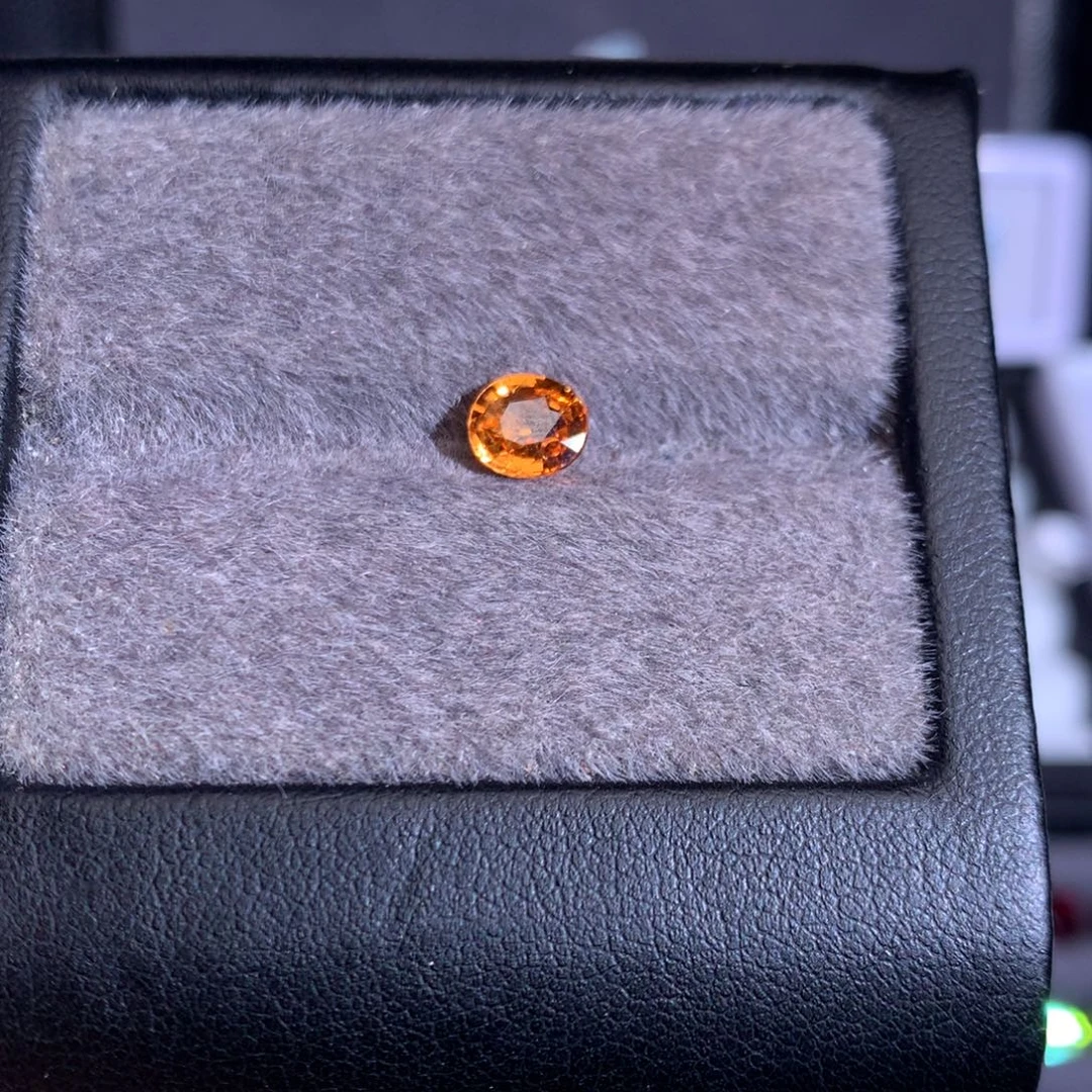 未镶嵌石榴石（芬达石）珠宝半成品0.99ct