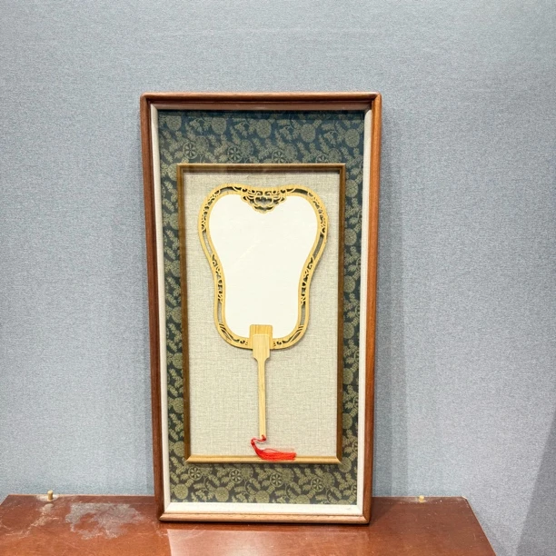 湛蓝风车太阳花——65x33乌檀木高端立体框中框画框  配芭蕉团扇