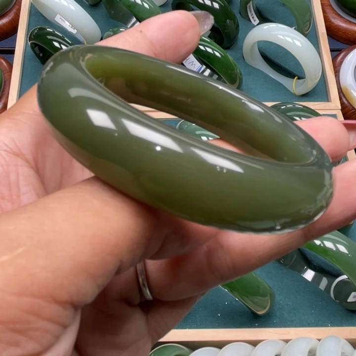 未镶嵌手镯和田玉