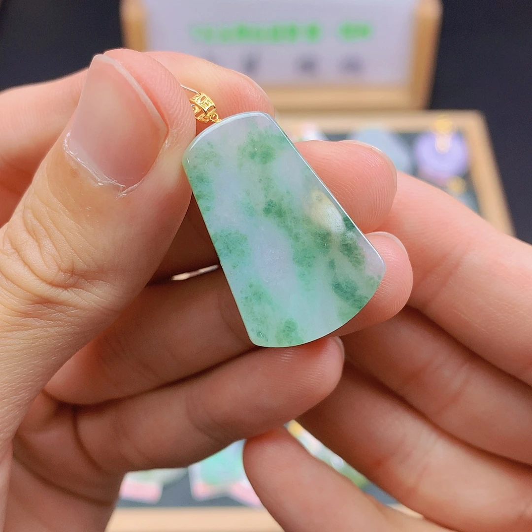 翡翠18K金镶嵌颈饰翡翠