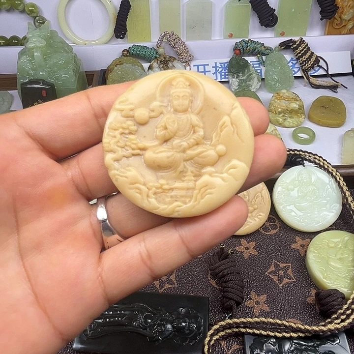 岫玉未镶嵌吊坠(赠链)