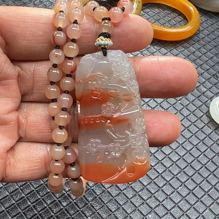 石英质玉（黄龙玉）颈饰未镶嵌