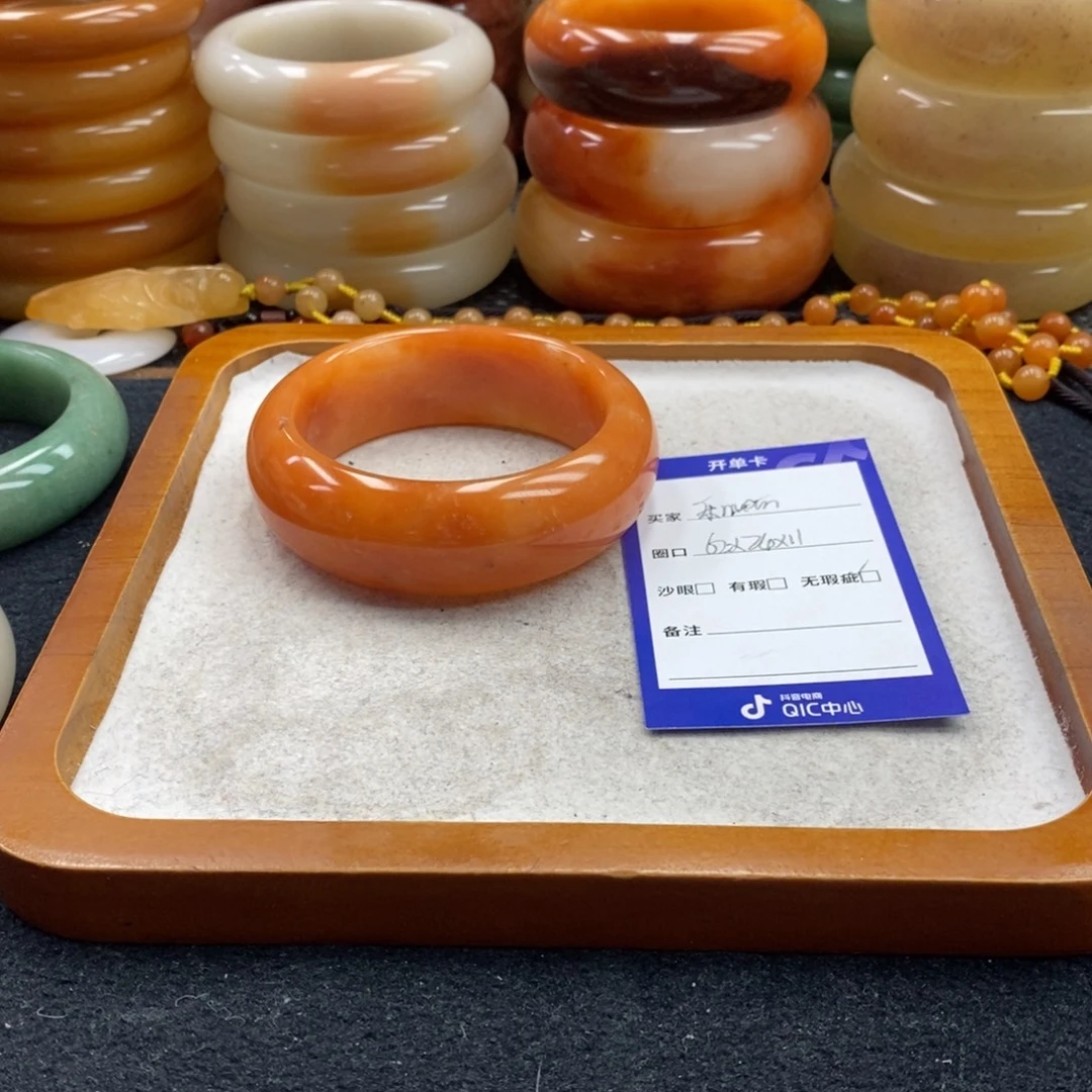 乐***ｎ石英岩玉未镶嵌手镯（圆镯）