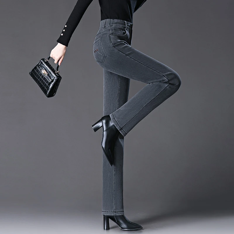 洋气牛仔裤女2025秋冬加绒中年女裤宽松女士弹力妈妈直筒裤子秋季