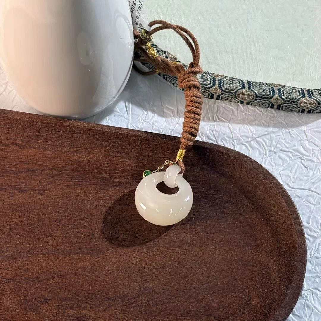 【七七专属】18K和田玉藕粉公主锁吊坠 多样性发一 24*12 KZ0030088