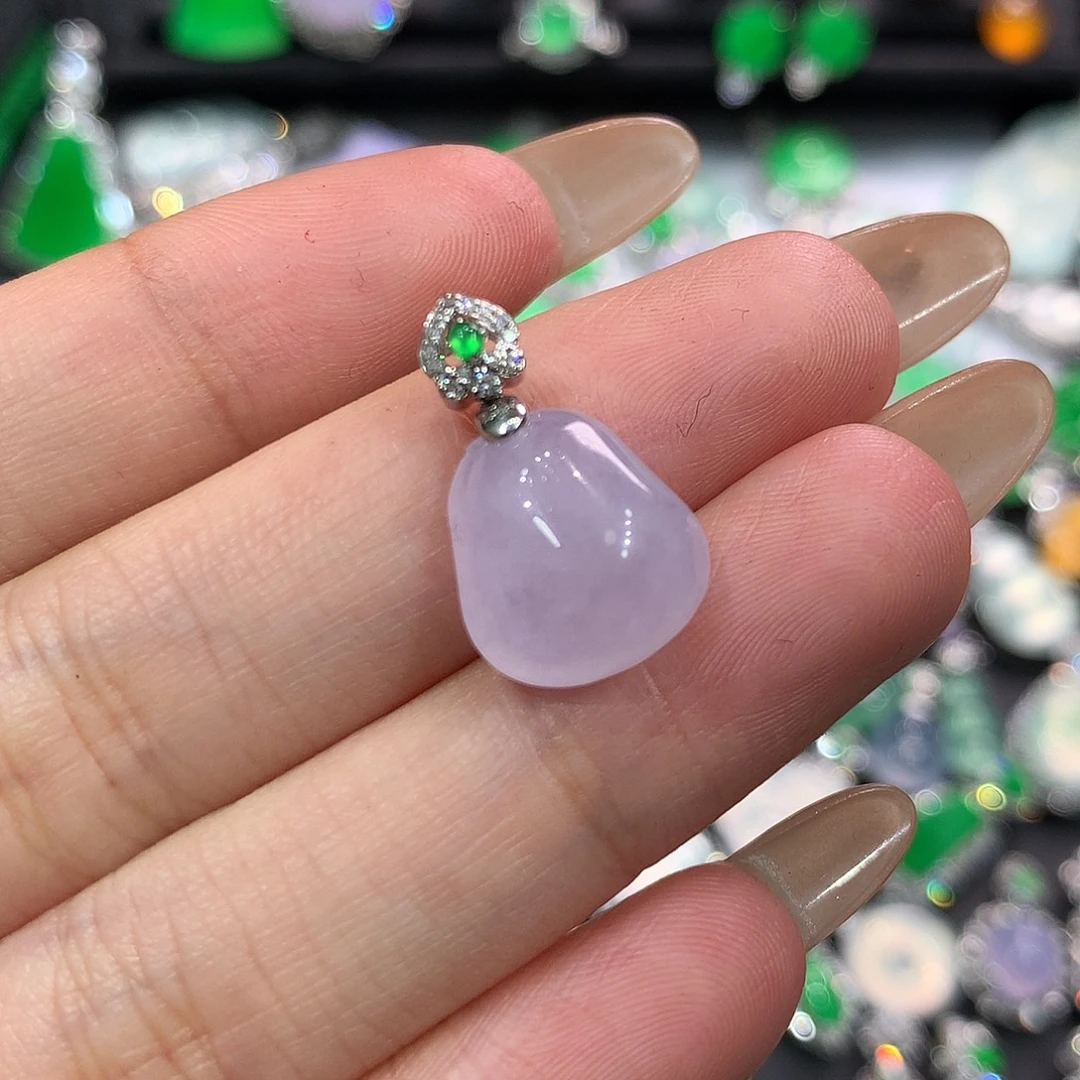 翡翠18K金镶嵌颈饰粉紫瓜