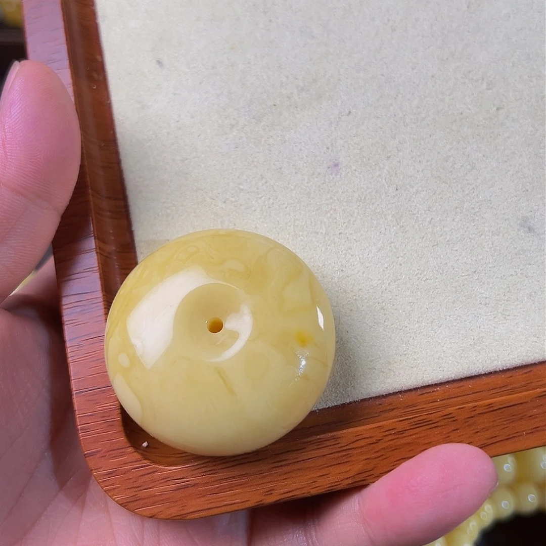 琥珀裸石未镶嵌平安扣