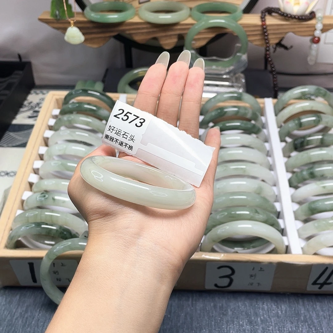 石英质玉未镶嵌手镯2573