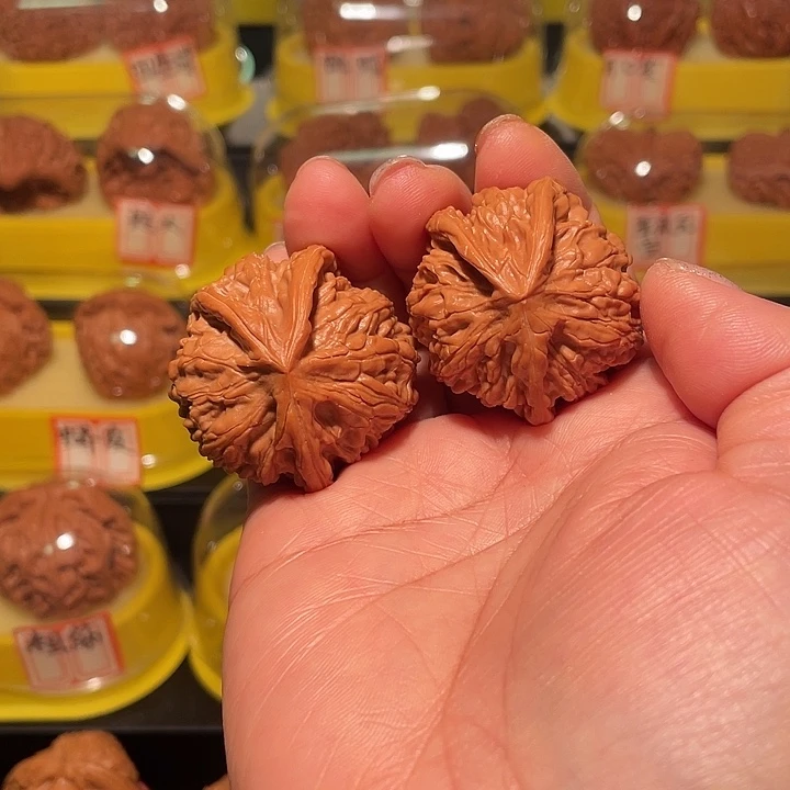 自***在木质文玩麻核桃三棱