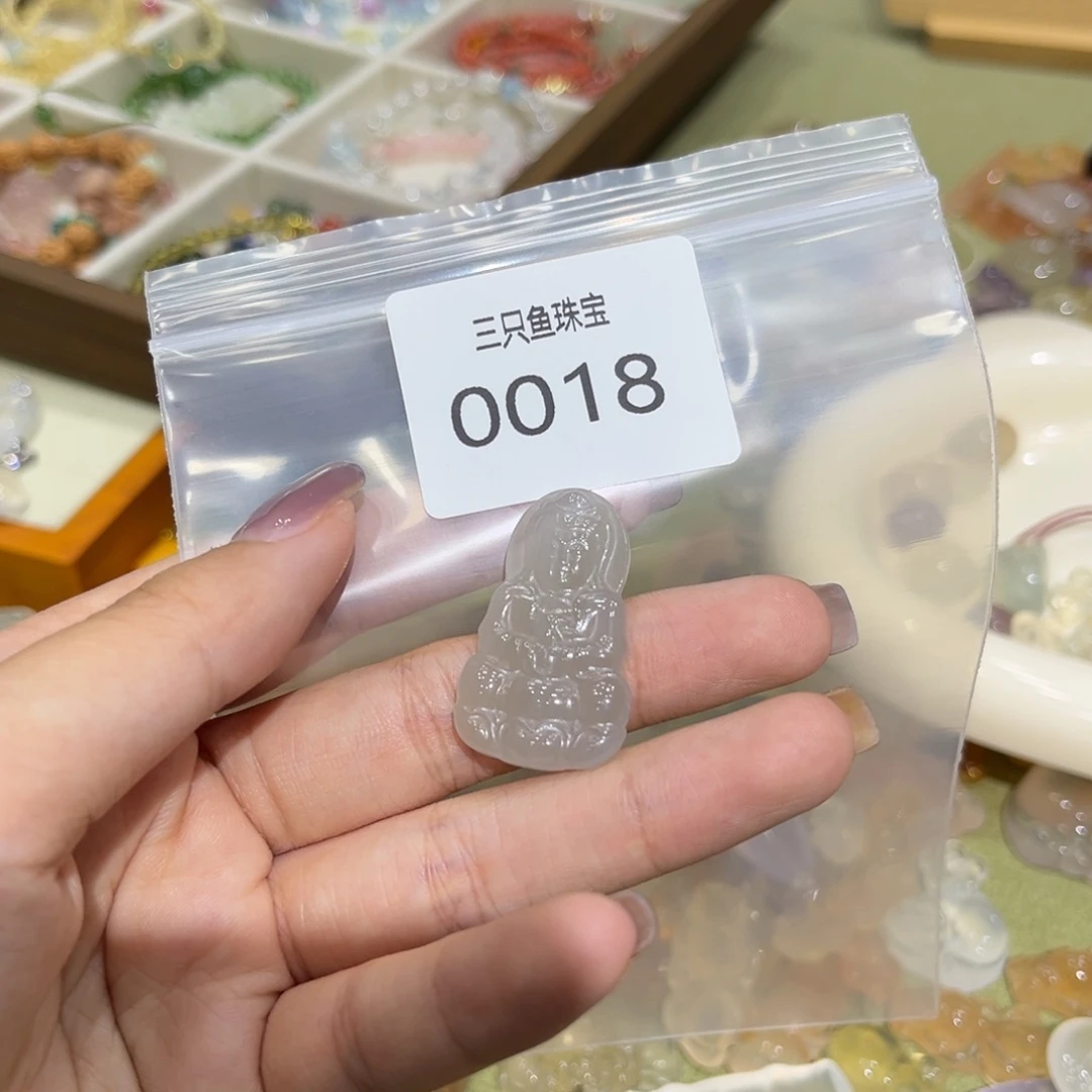 小***我和田玉未镶嵌颈饰