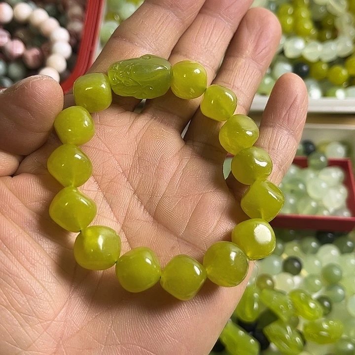 合金蛇纹石玉颈饰