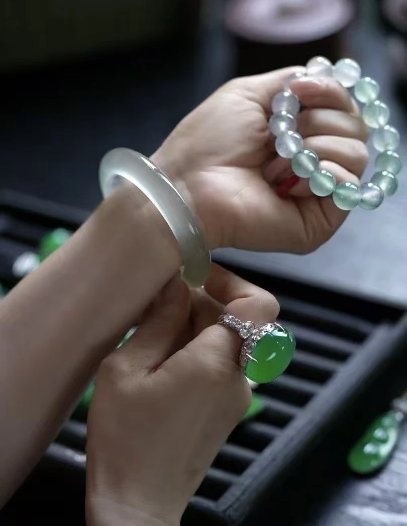 多样冰种飘花美人玉石手镯一物一拍