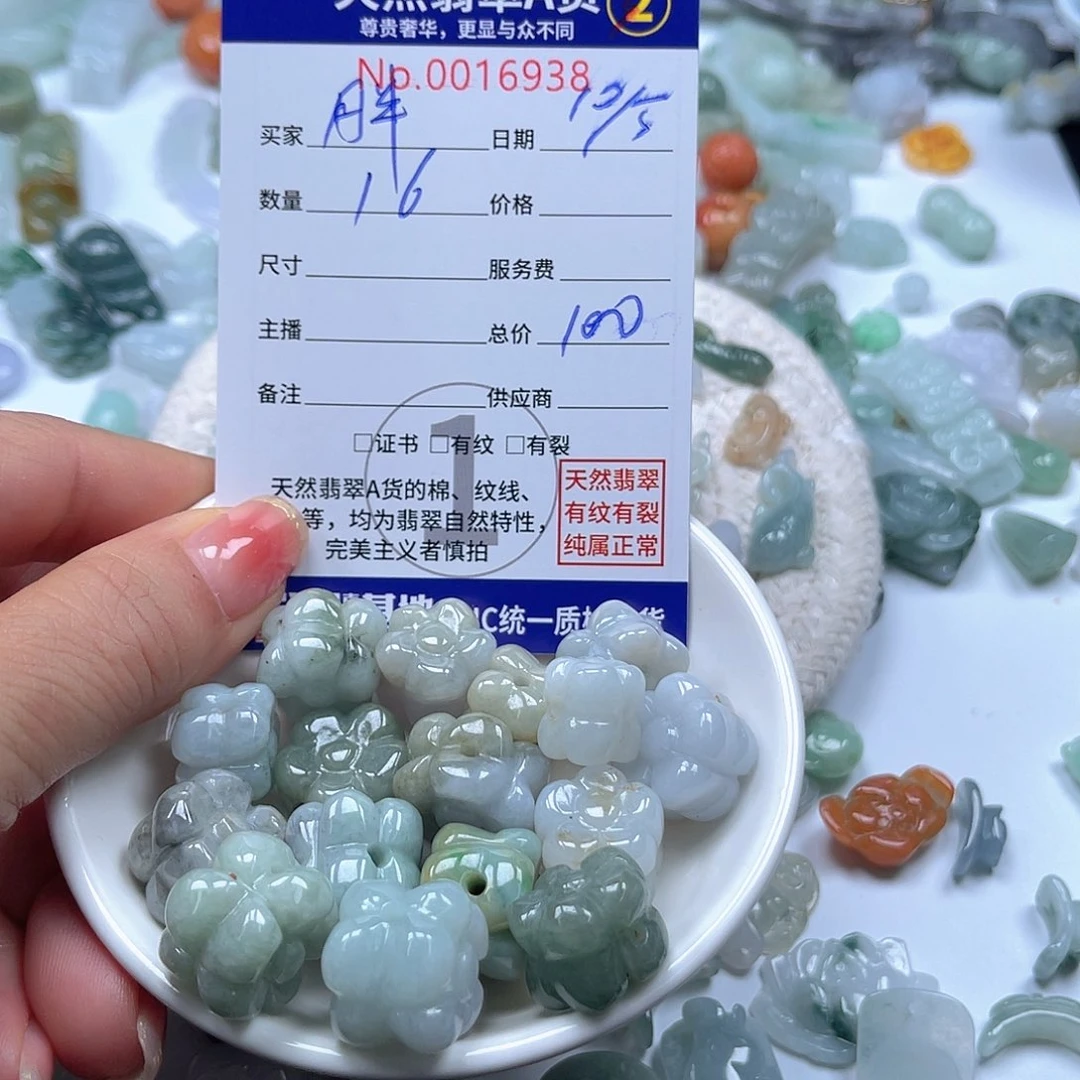 翡翠未镶嵌颈饰胖*