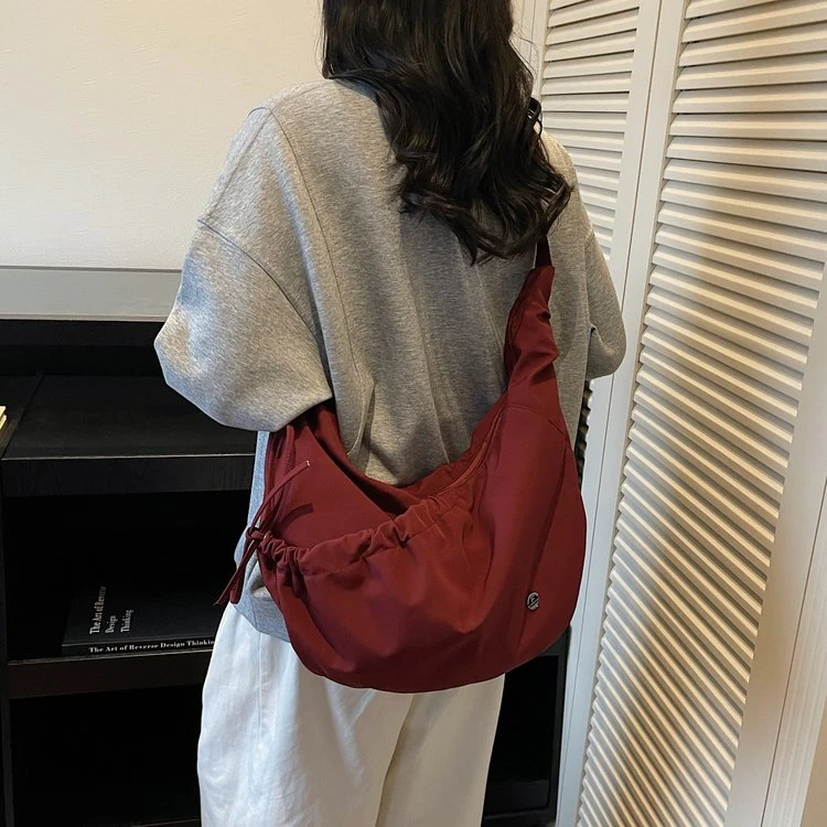 秋冬新款大容量百搭休闲单肩斜挎饺子包通勤风