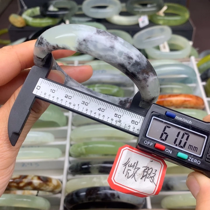 蛇纹石玉未镶嵌手镯643