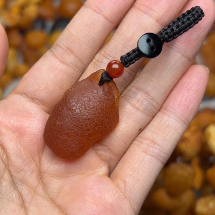 琥珀未镶嵌颈饰天然蜜蜡