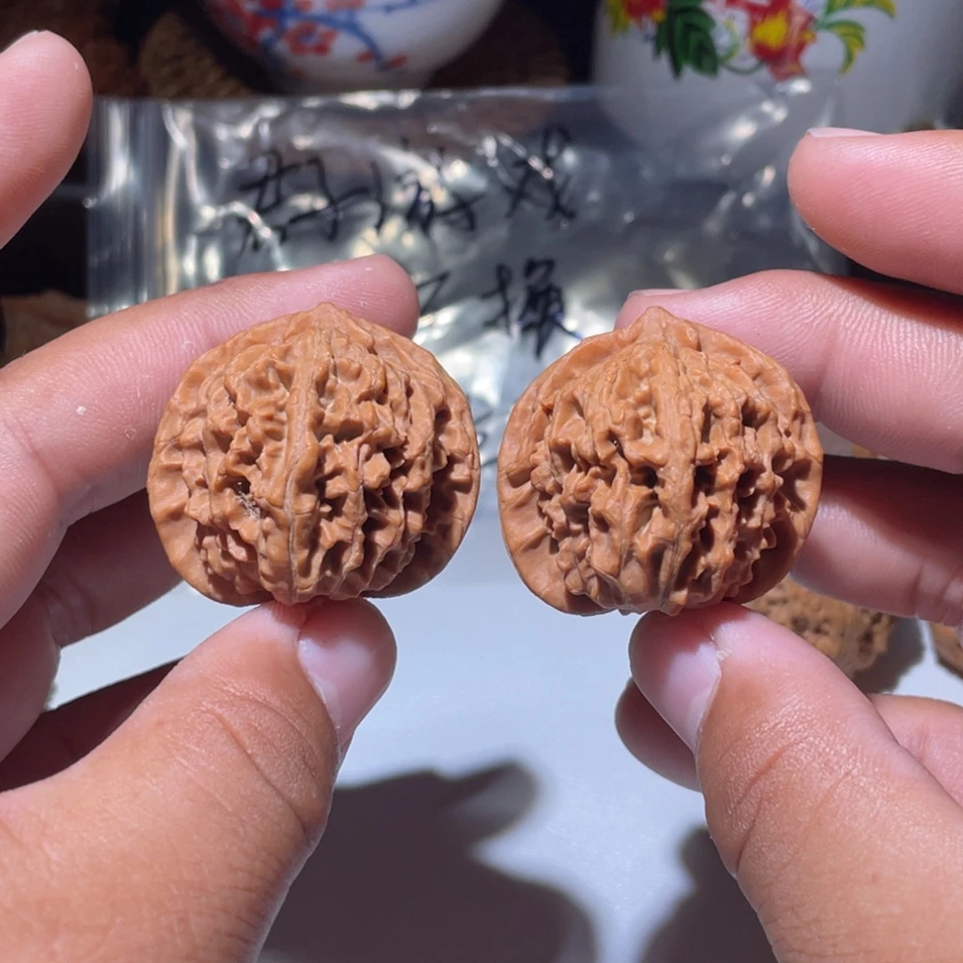 文玩核桃吊坠莲花山