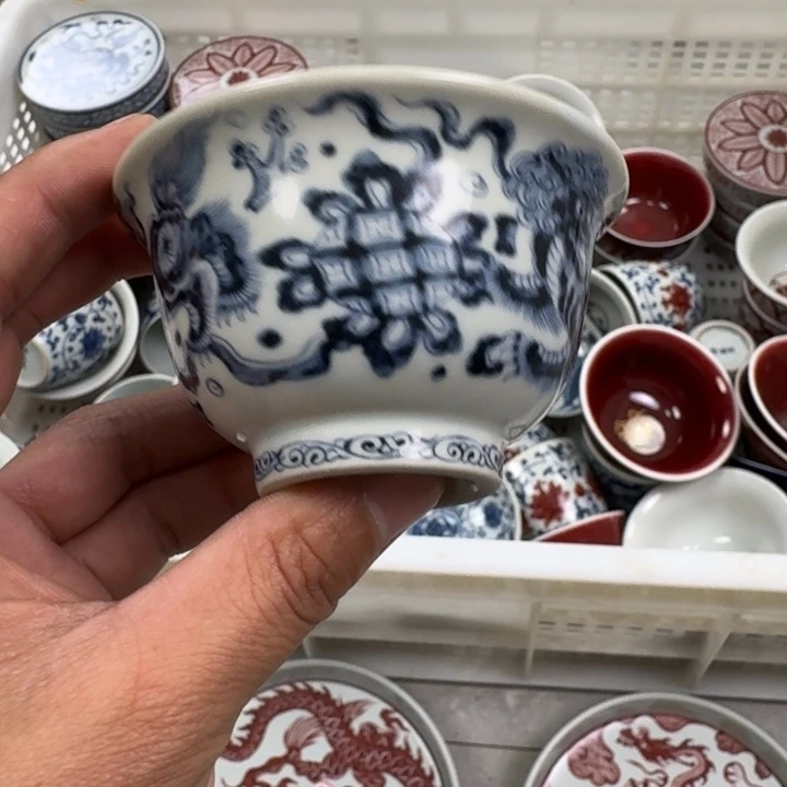 摆件青花狮子压手杯