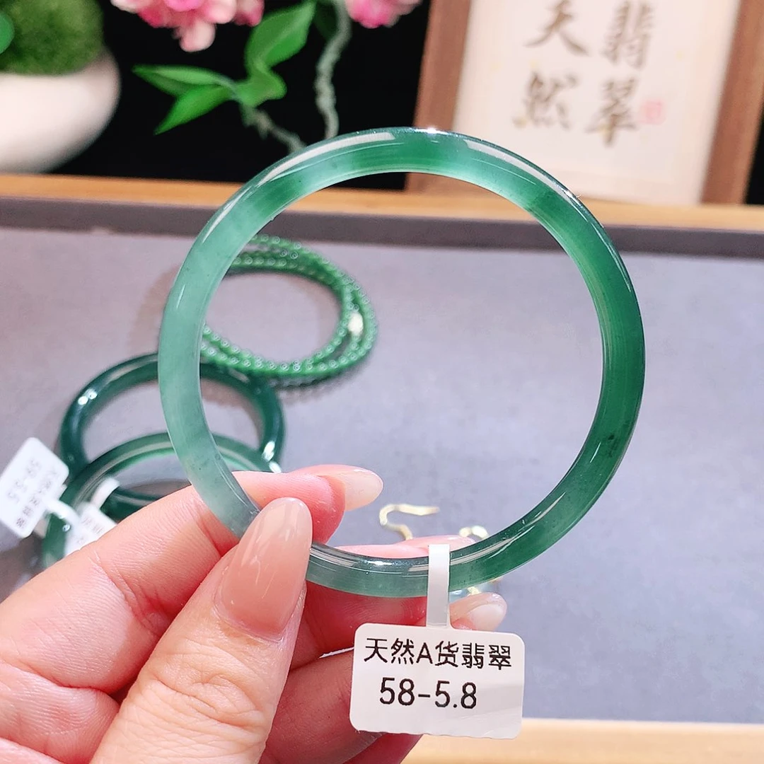 未镶嵌手镯(圆镯)翡翠