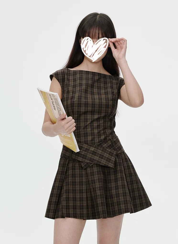 复古格纹一字领连衣裙夏季设计感收腰显瘦百褶裙短裙