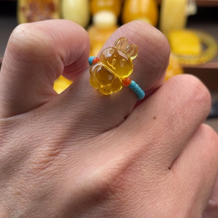 琥珀未镶嵌颈饰如图