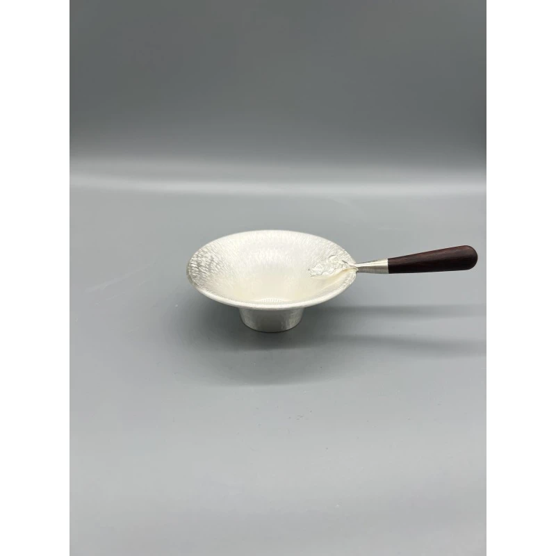 荷上蛙茶漏荷上蛙茶漏