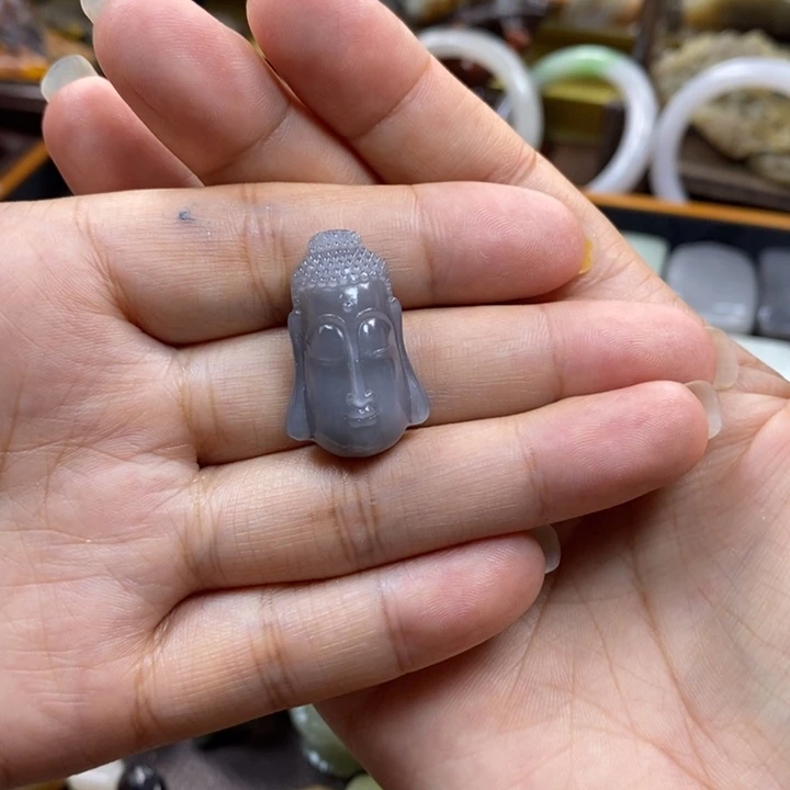 张***英颈饰未镶嵌和田玉
