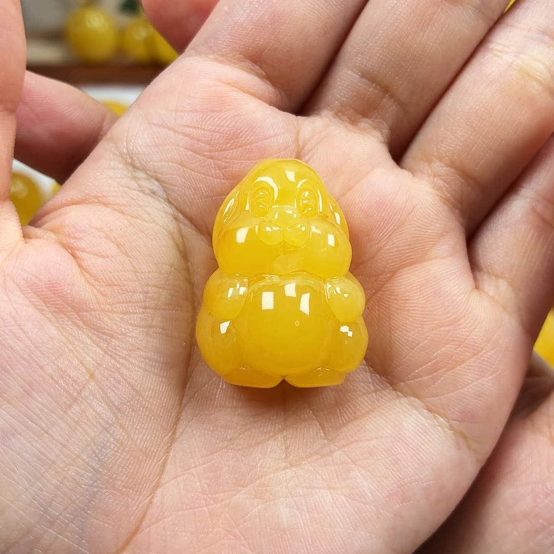 蜜蜡颈饰未镶嵌焦皮浓蜡妖花兔子