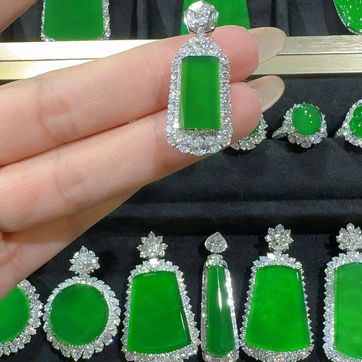 翡翠18K金镶嵌吊坠(不含链)无事牌