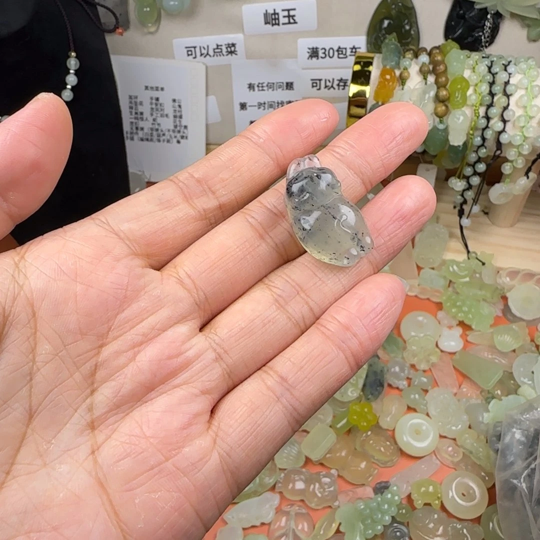 蛇纹石玉岫玉未镶嵌小****?