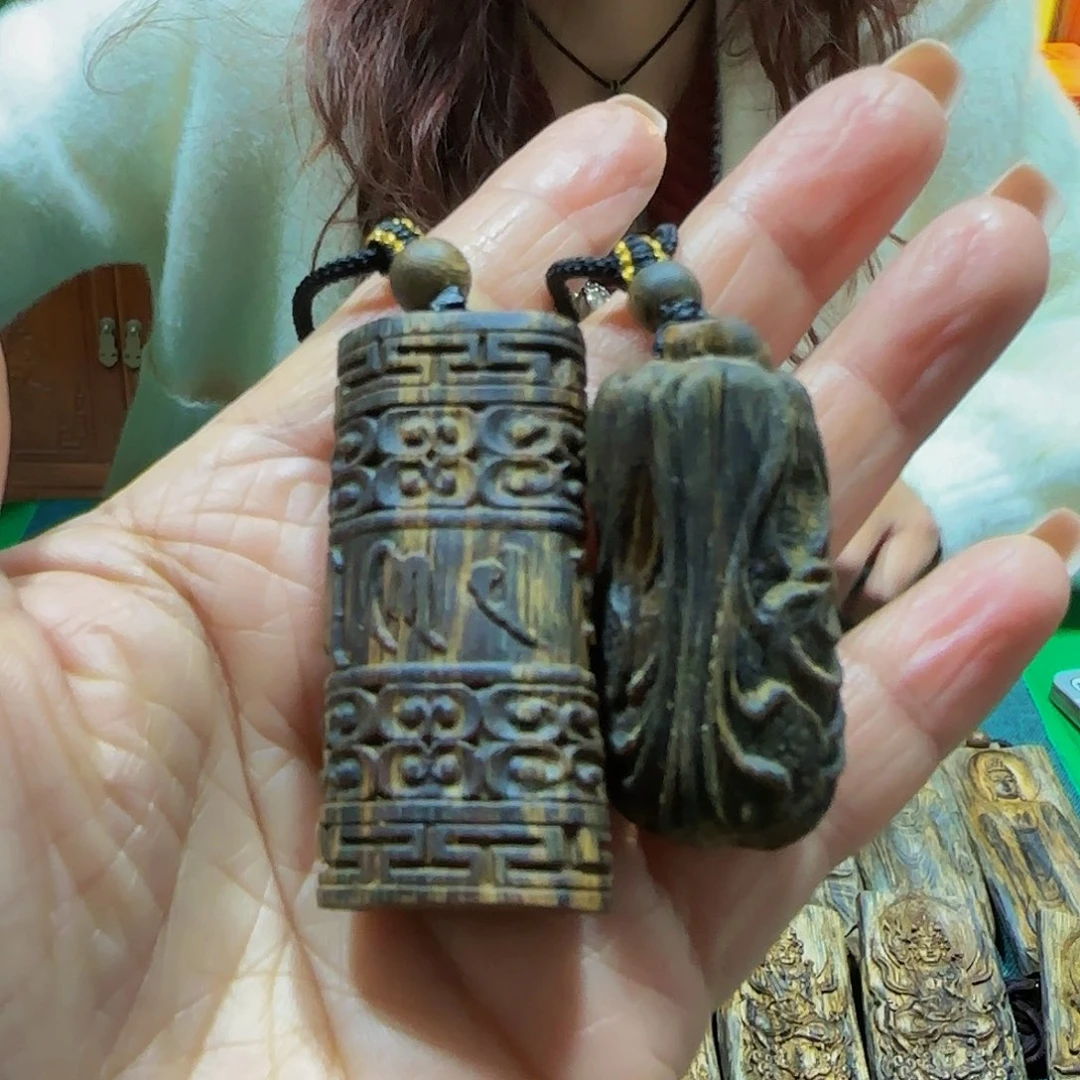 沉香吊坠泽*海南白奇老料雕刻2个带绳16.6克