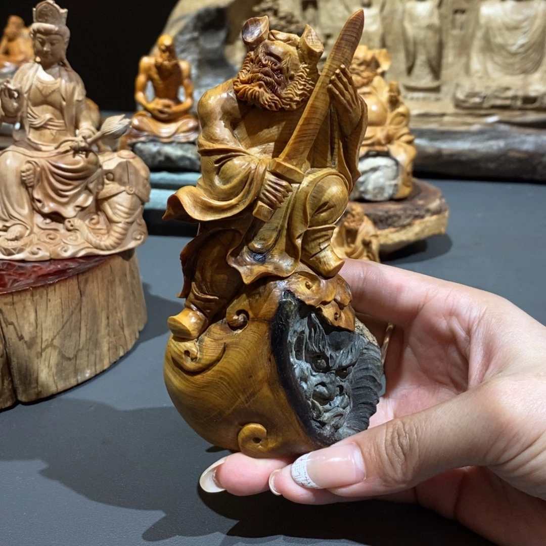 迦****柏木（崖柏）根抱石钟馗摆件