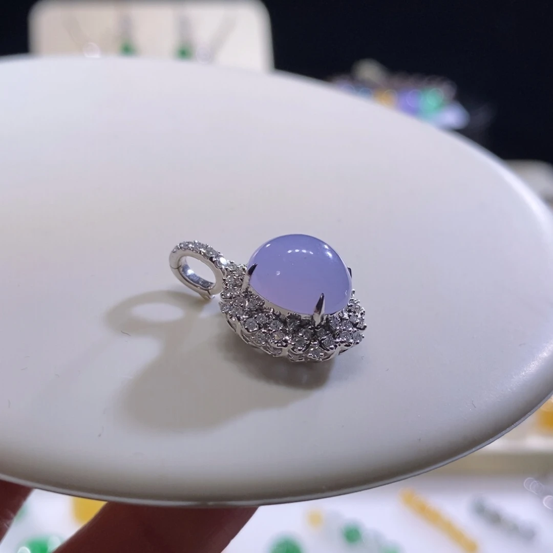 翡翠18K金镶嵌颈饰翡翠冰梦幻紫蛋面