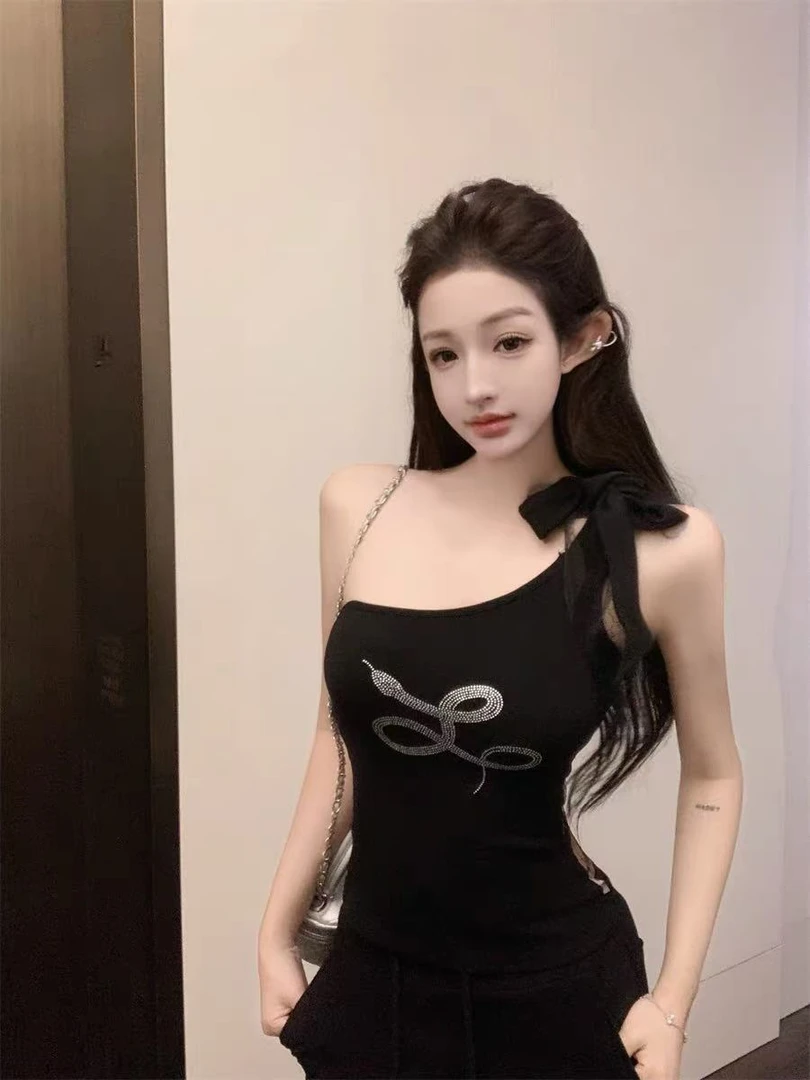小蛇烫钻斜肩吊带背心女夏季蕾丝拼接修身设计感辣妹黑色上衣外穿